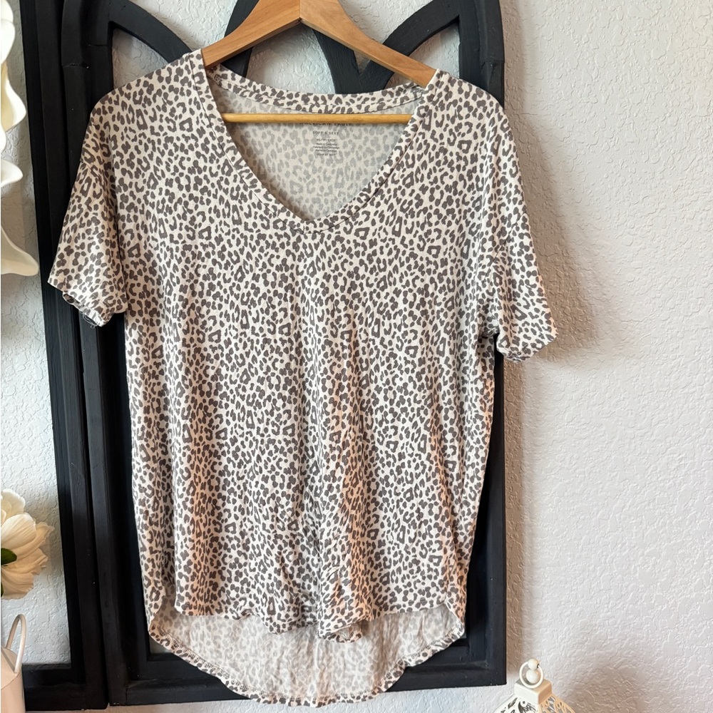 American Eagle Outfitters Cream Brown Animal Print Tee.     (F)